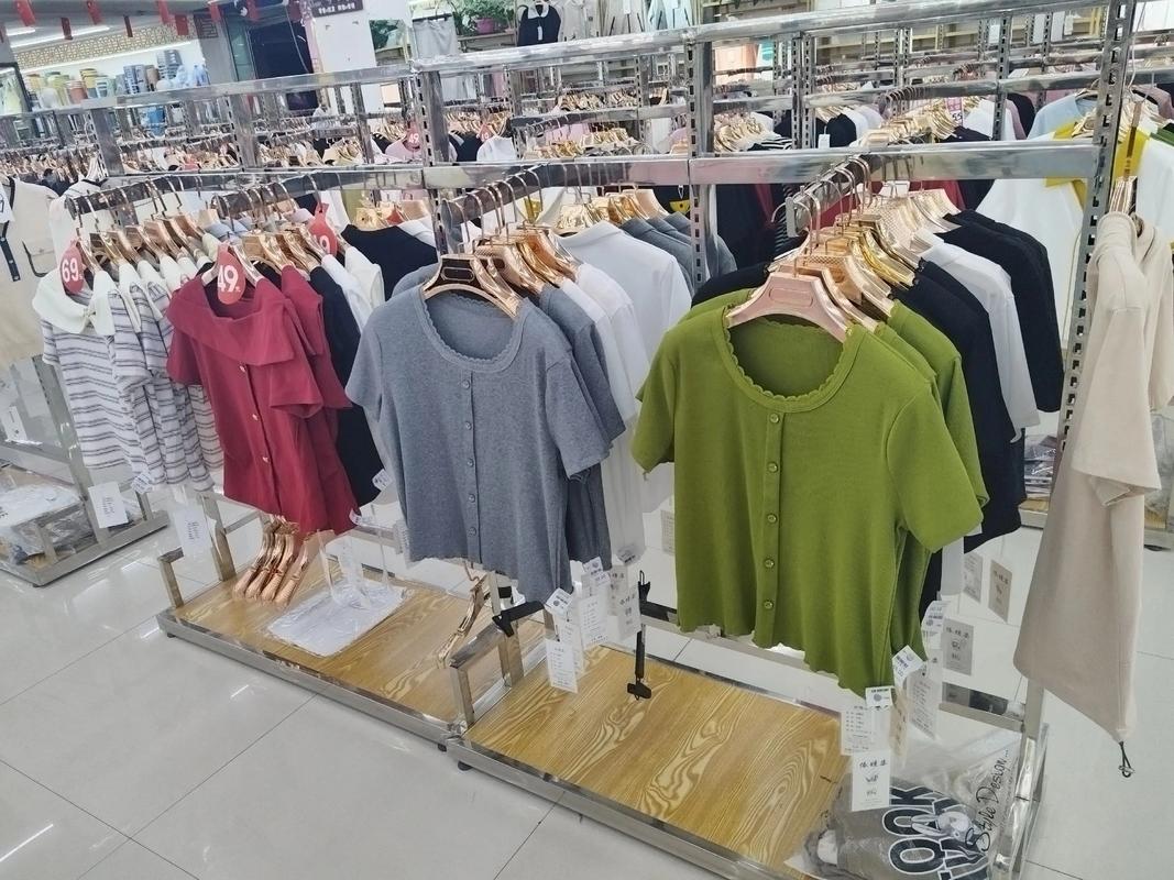 統(tǒng)一三樓火狐貍服裝批發(fā)城夏裝上新，鞋帽批發(fā)再掀熱潮