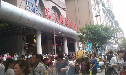 霓裳下的江湖 一位老廣批人揭秘服裝產(chǎn)業(yè)鏈的真實生態(tài)