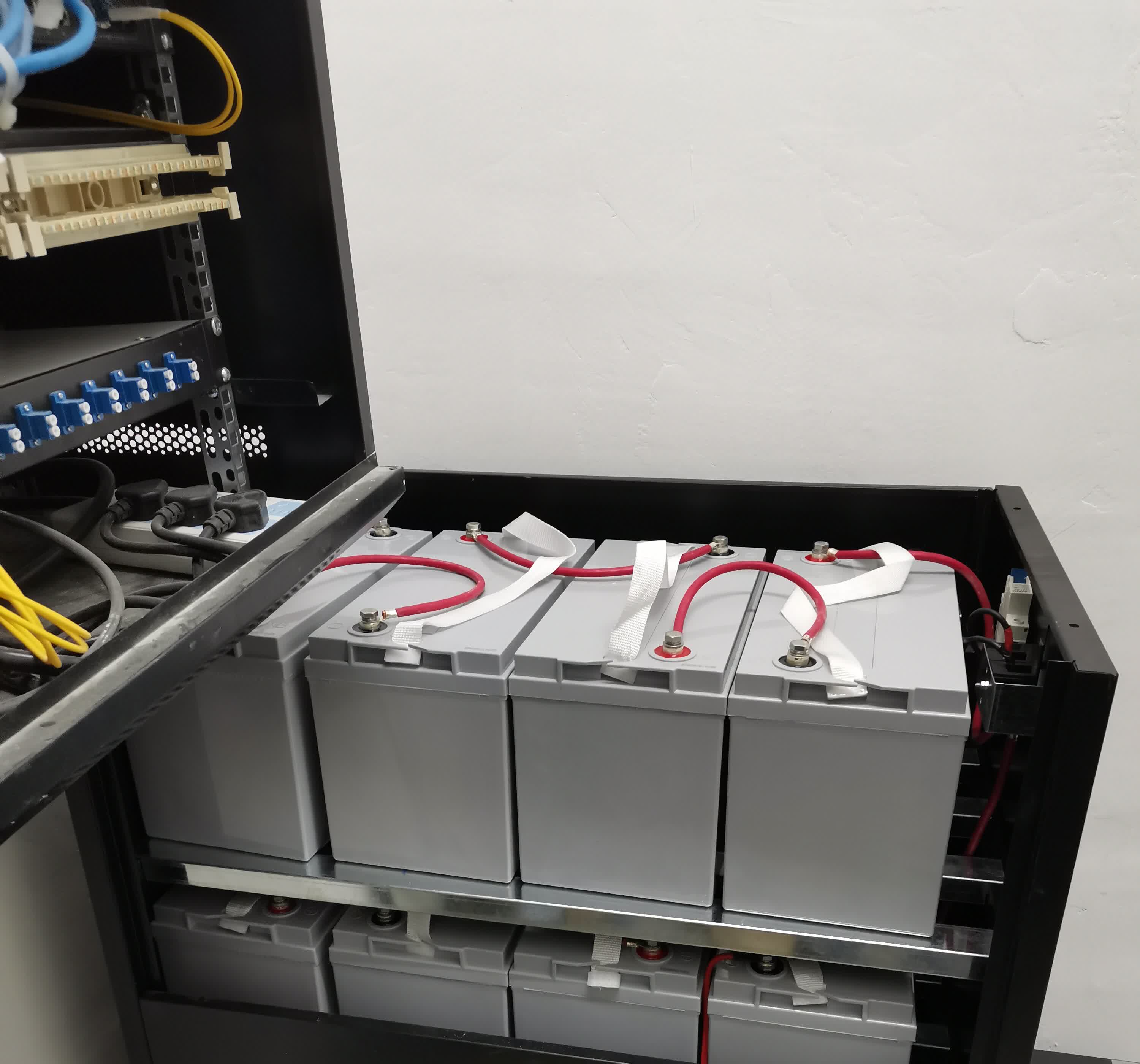 ups電源里面有使用導(dǎo)熱材料嗎 ups電源內(nèi)部有什么部件[浪] 在市電正常